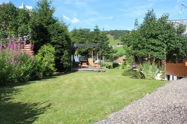 Bl�hender Garten zum Erholen