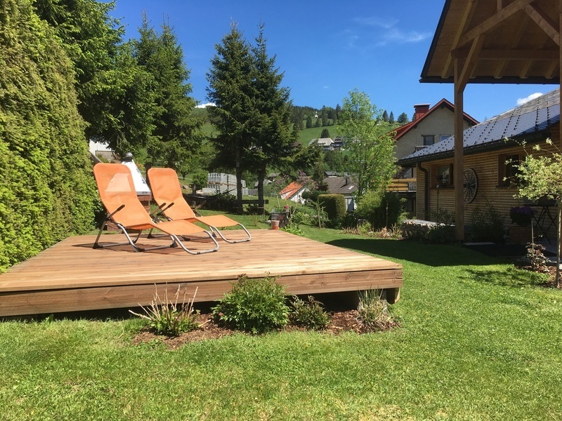 Gro�z�giger Garten f�r die ganze Familie